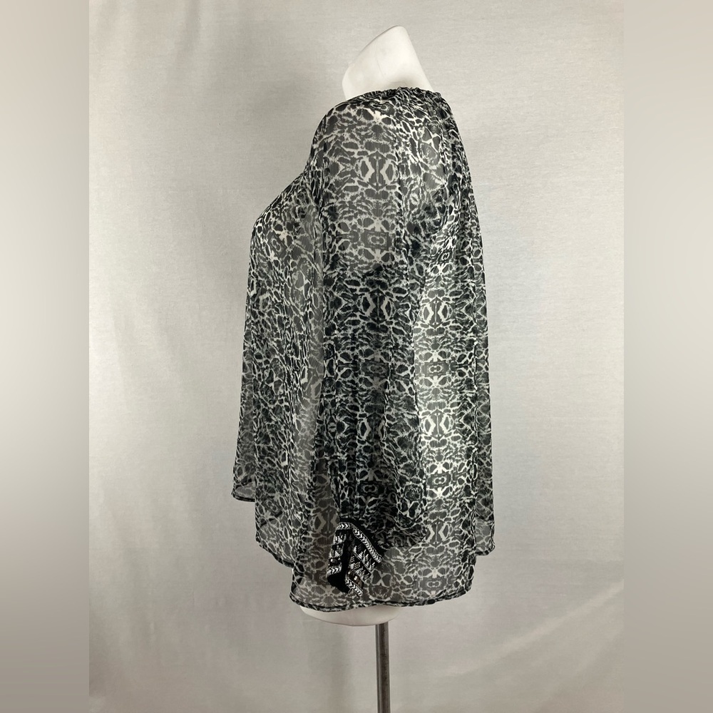 Jessica Simpson Black and White Patterned Top - Picture 3 of 9